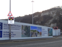 Dover Westhafen mit Sicht auf weisse Klippen, Rennovierung gesponsert mit Europahilfe